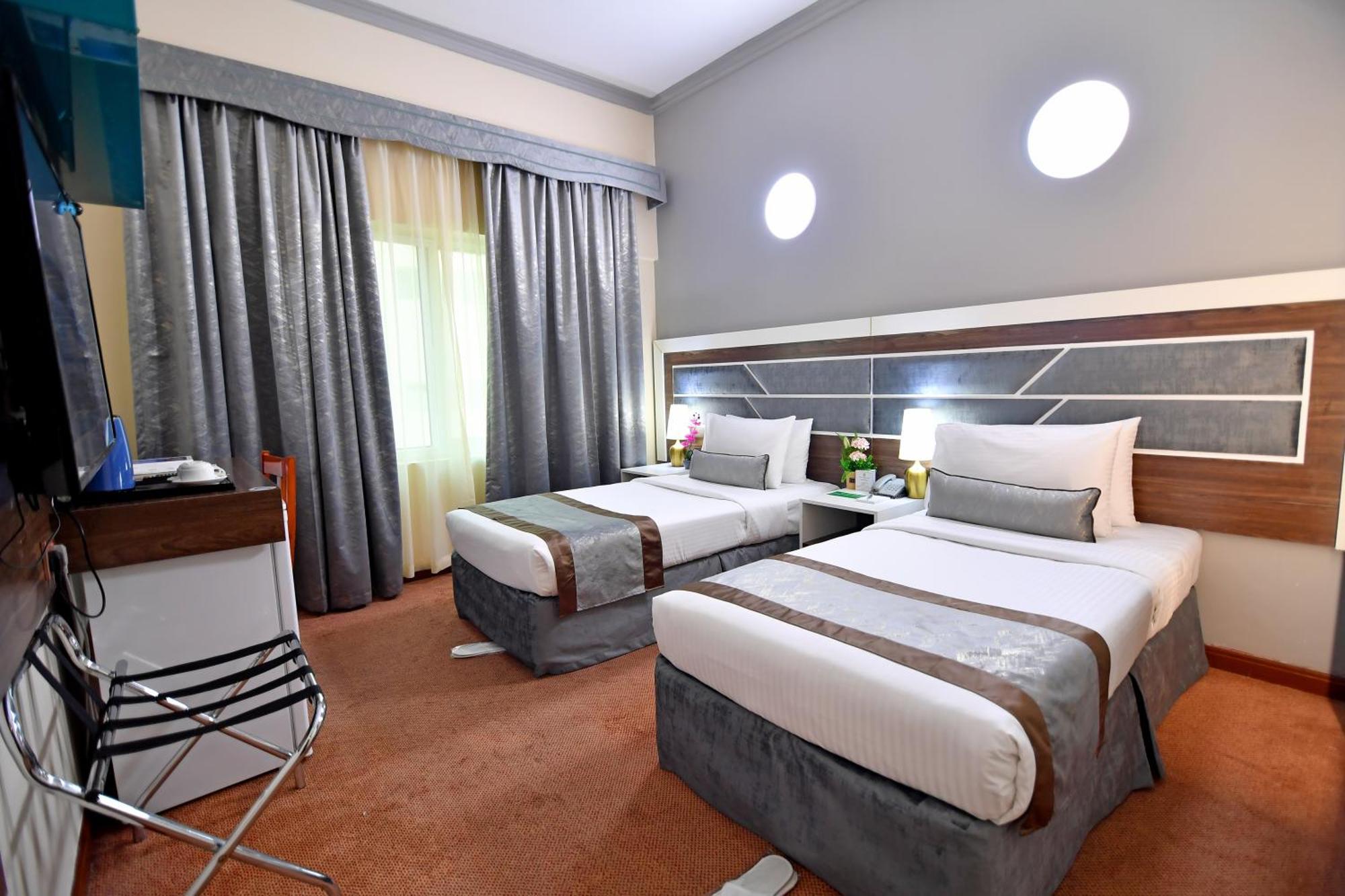 Hotel Nejoum Al Emarat Schardscha Exterior foto