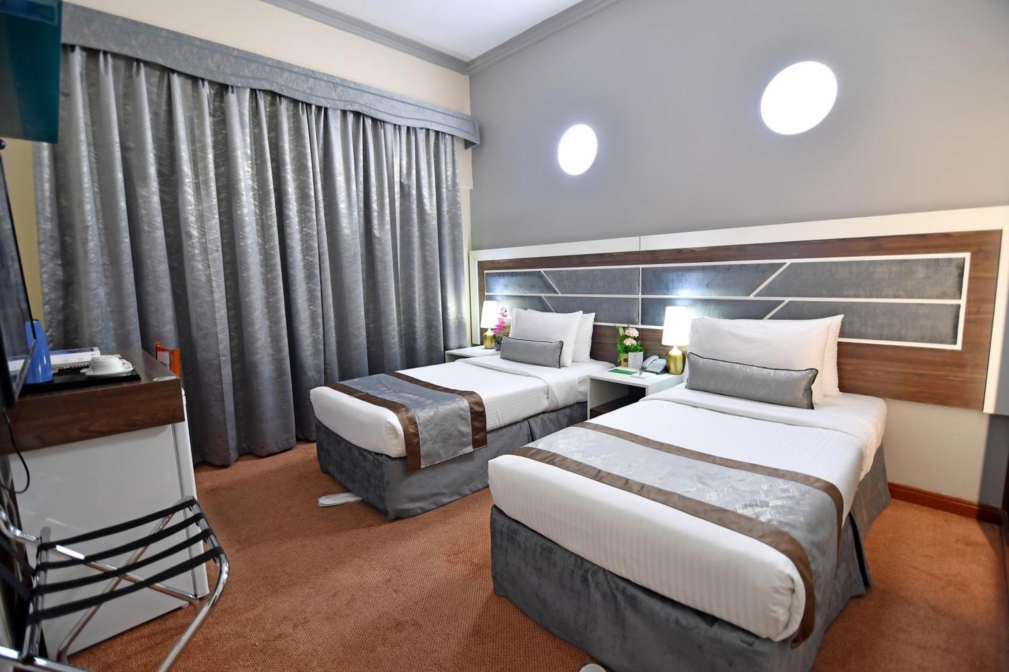 Hotel Nejoum Al Emarat Schardscha Exterior foto